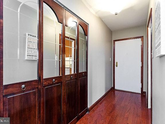 3rd image of 9728 Kingsbridge Dr APT 301