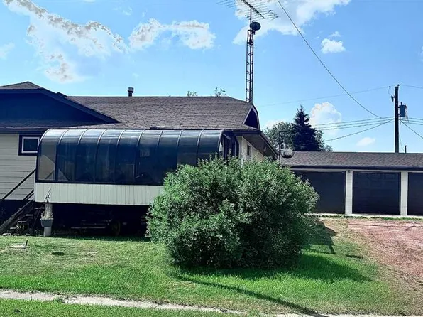110 E Howard St, Halkirk, AB T0C 1M0
