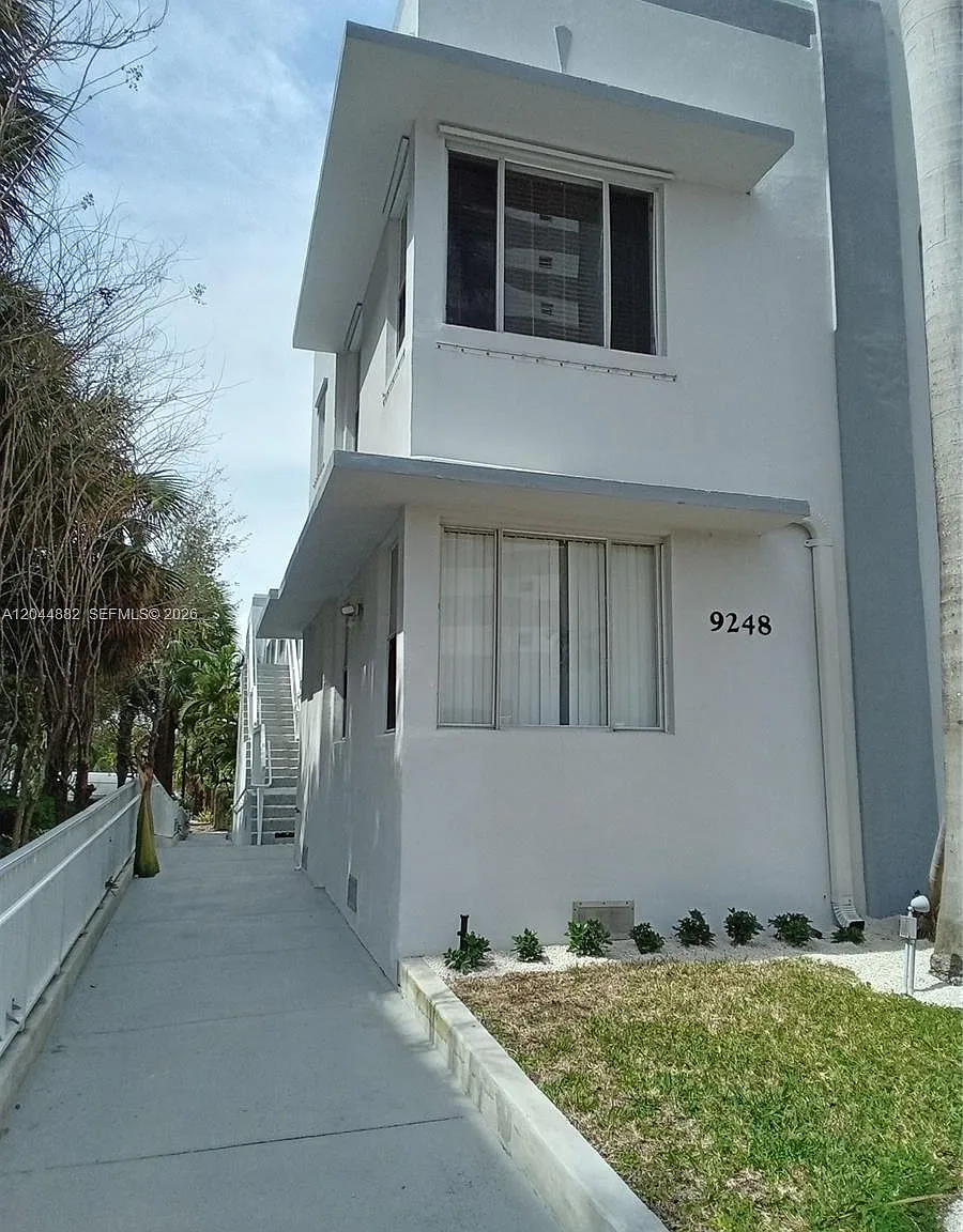 Sunset Condo — Photo 1