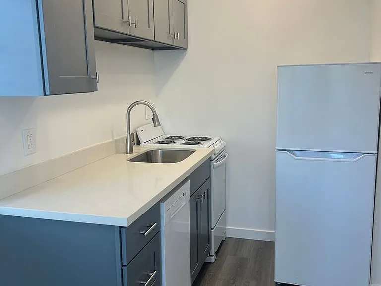 Fairview Apartments — Photo 11