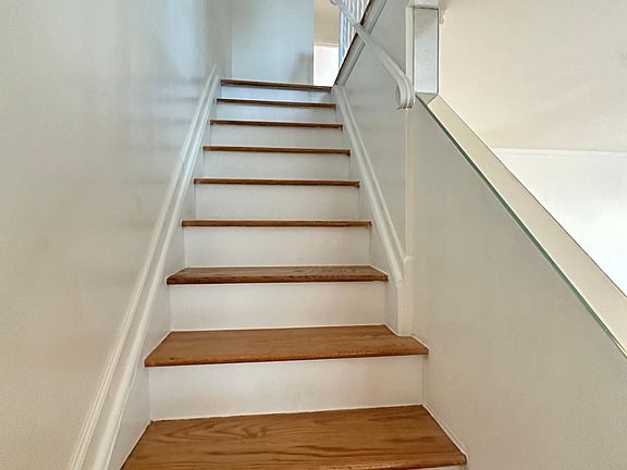 5th image of 56 Willow Wood Ln Floor 2