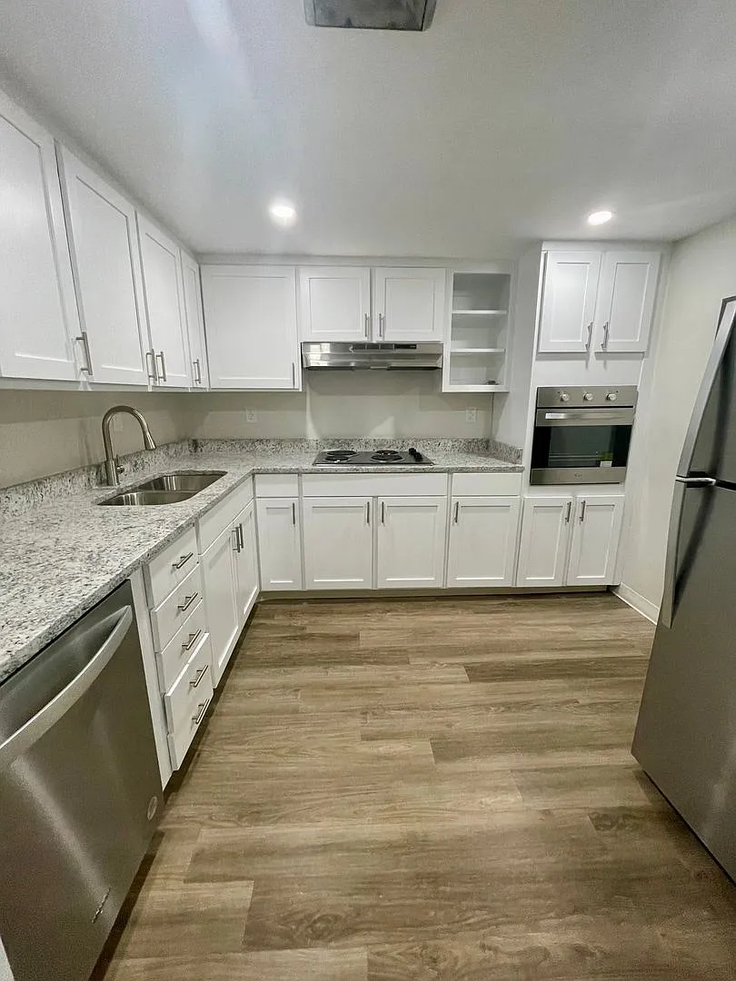 Two Bedroom Condo in Downtown Charleston — Photo 1