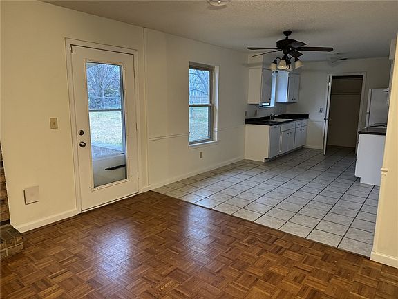 5th image of 2419 W Meadow Dr