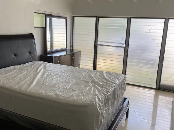 1421 NE 202nd St, Miami, FL 33179