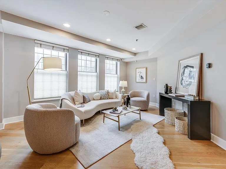 1100 Clinton St #101 — Photo 4
