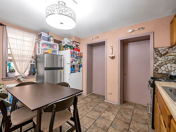 4th image of 53-14 102nd St