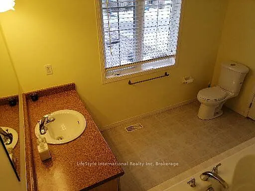 22 Clairfields Dr W #MAIN — Photo 18