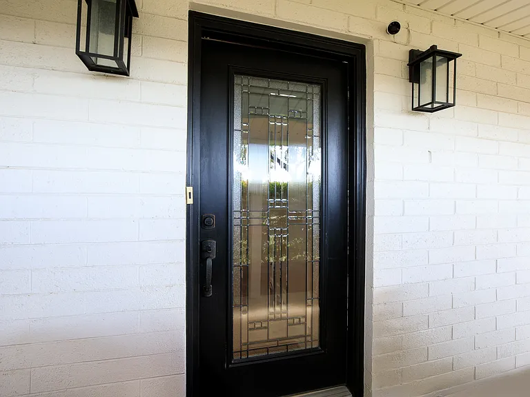 808 E Cavalier Dr — Photo 3