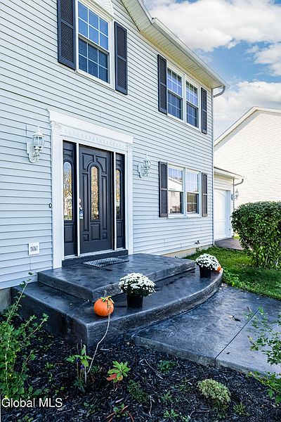 4th image of 22 Windrose Way