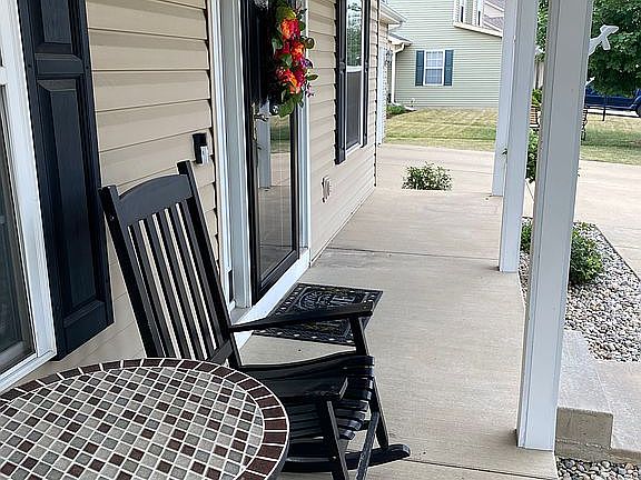 3rd image of 4006 Appletree Dr
