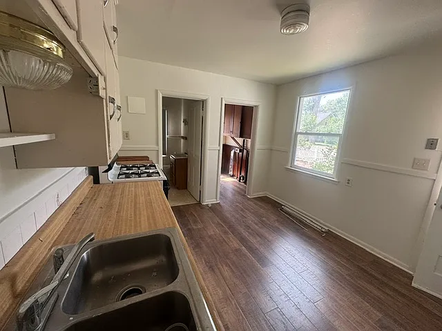 2020 Maxwell Avenue - 1 — Photo 3