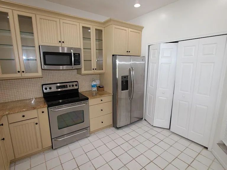 451 Hamptoncrest Cir #307 — Photo 11
