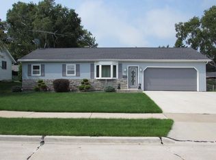 902 Lawton Ter, Manitowoc, WI 54220