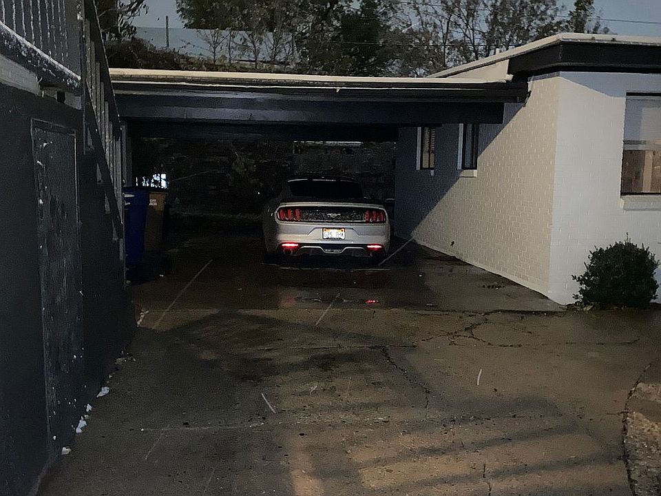 Carport/driveway 