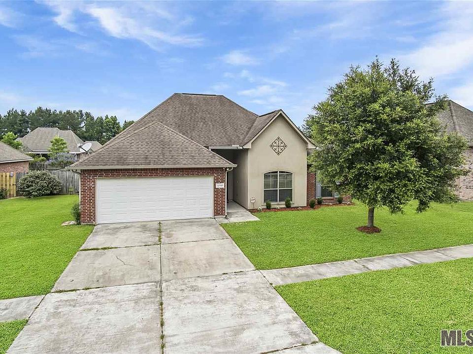 1st image of 12747 Diamond Lake Dr