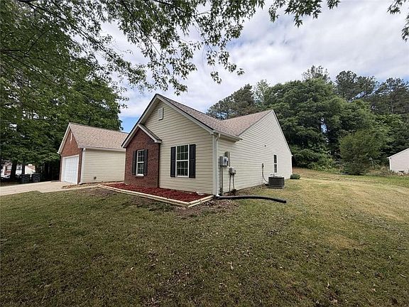 2nd image of 410 Crestbend Ln