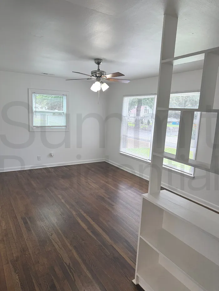 1 bed, 1.0 bath, 596 sqft, $1,075 — Photo 2