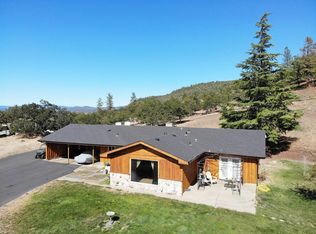 12400 Agate Rd, Eagle Pt, OR 97524