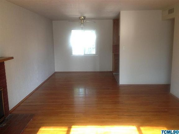 3rd image of 1329 N Leslie St