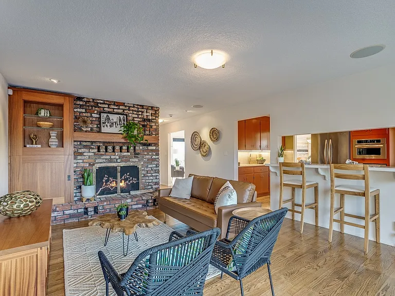 2032 W Cliff Dr — Photo 7