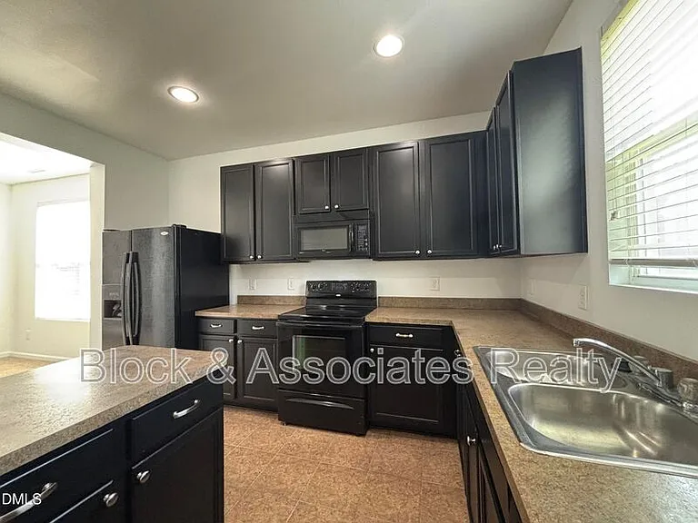 101 Red Bird Dr — Photo 2