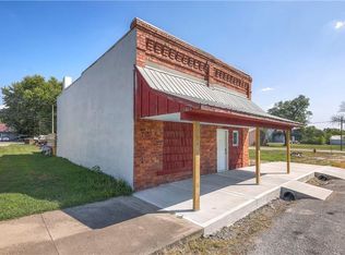 117 S Main St, Leeton, MO 64761