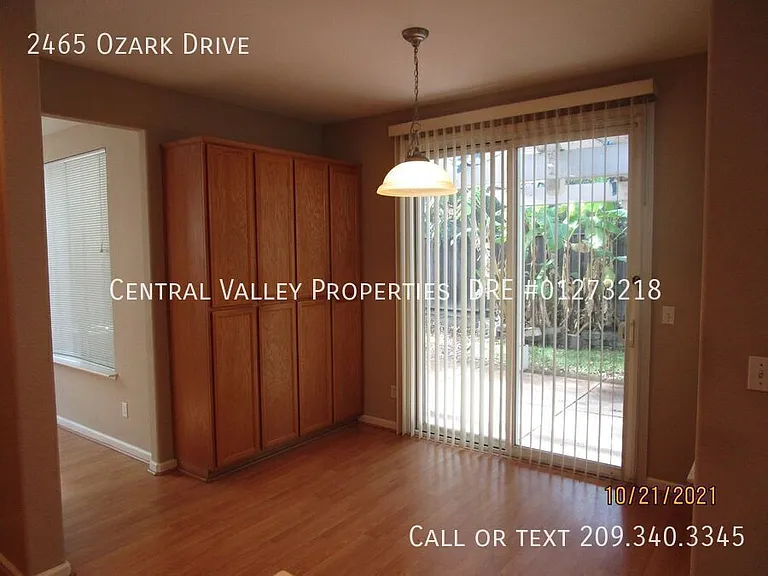 2465 Ozark Dr — Photo 6