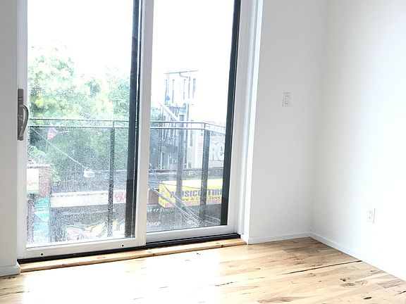 4th image of 212 Evergreen Ave #3MB