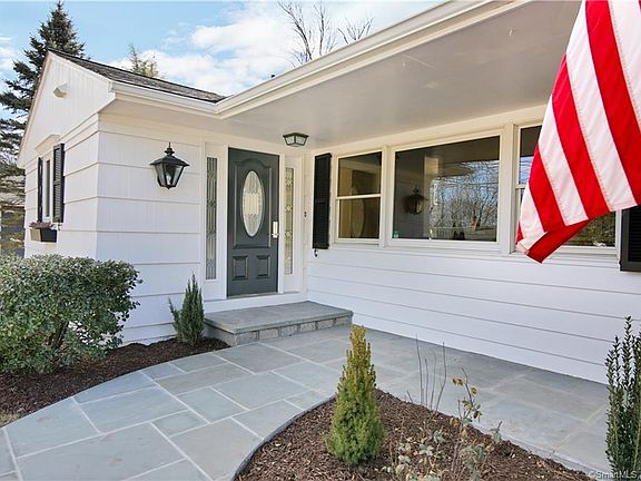 3rd image of 40 Lakeview Dr
