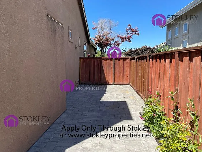 208 Stetson Dr — Photo 16