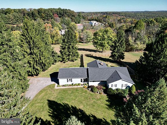 3rd image of 1308 Walker Rd