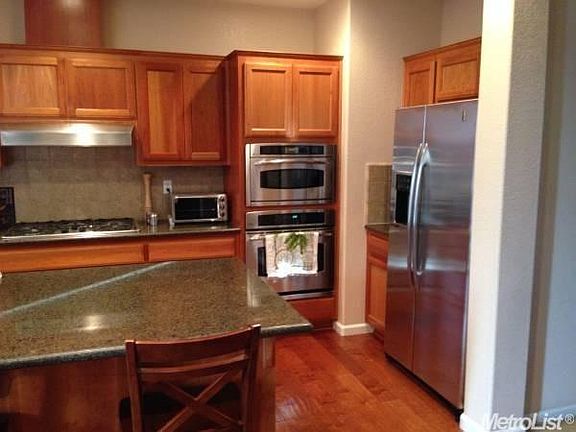 3rd image of 614 Stoneygate Court