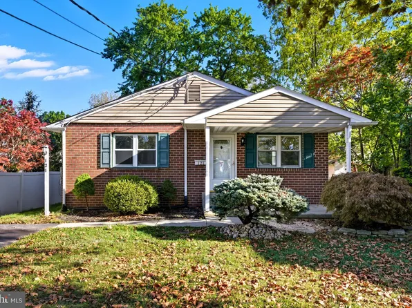 121 Dallas Rd, Willow Grove, PA 19090