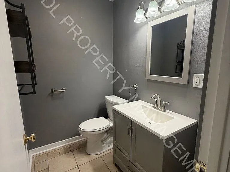314 N Michigan — Photo 10