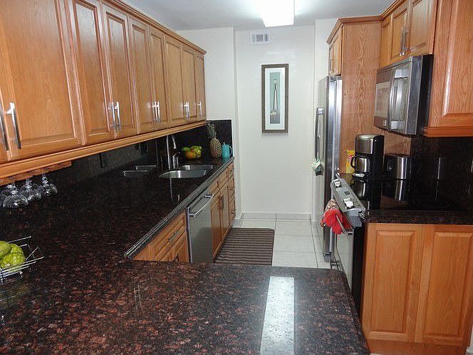 1st image of 18181 NE 31st Ct APT 2305