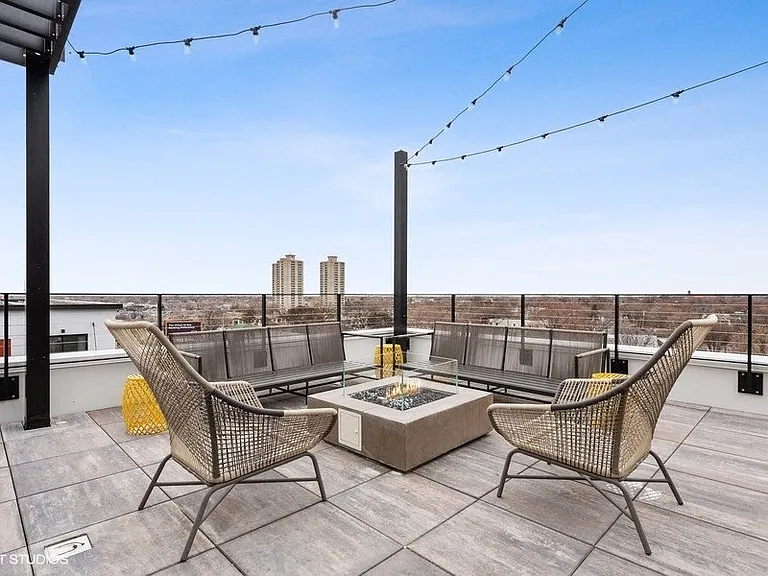Lago Apartments — Photo 17