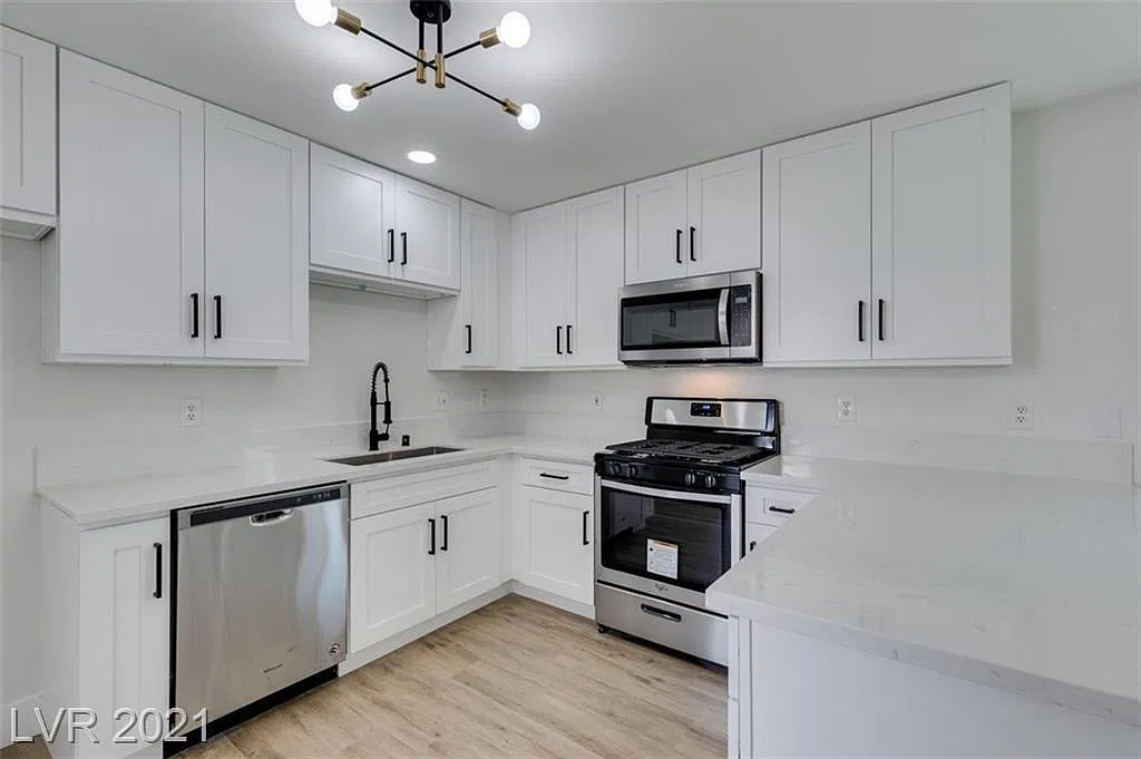 432 Europa Way — Photo 1