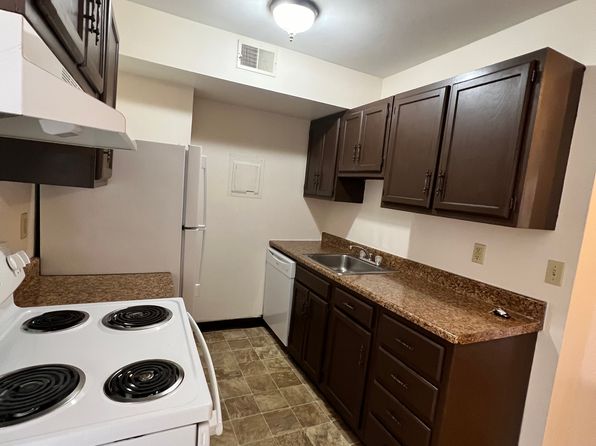 196 Maple Ave APT 28