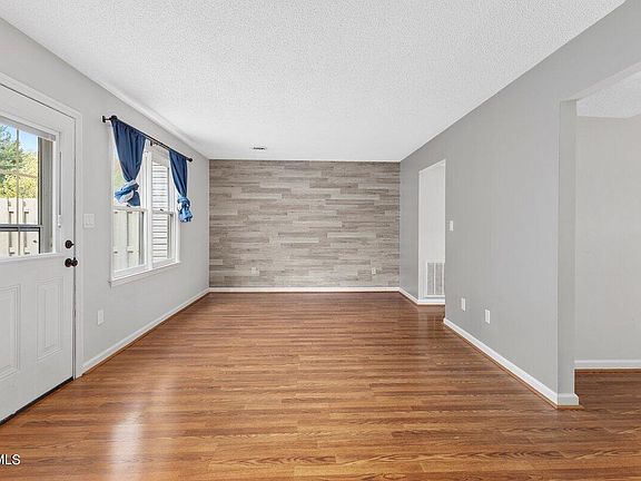 4th image of 2005 Williamsburg Sq Unit 2005