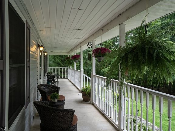 4th image of 28 Alpine Dr