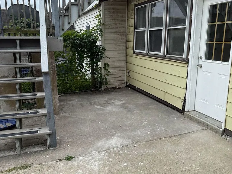 Brand New 1 Bed 1 Bath Apartment For Rent. — Photo 14