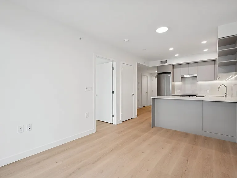 5670 Cambie St — Photo 71