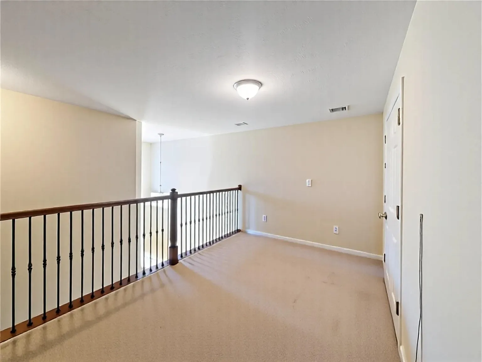 3 bed, 2.5 bath, 1780 sqft, $2,200 — Photo 4
