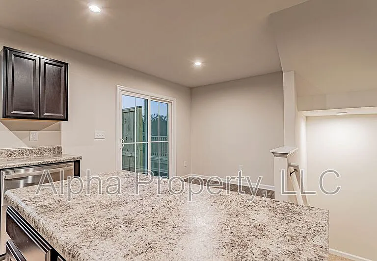 301 Parkridge Way — Photo 7