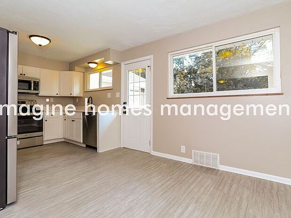 4th image of 563 Grandin Ave