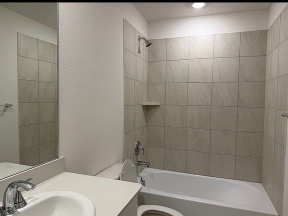 3rd image of 716 Edgehurst Dr