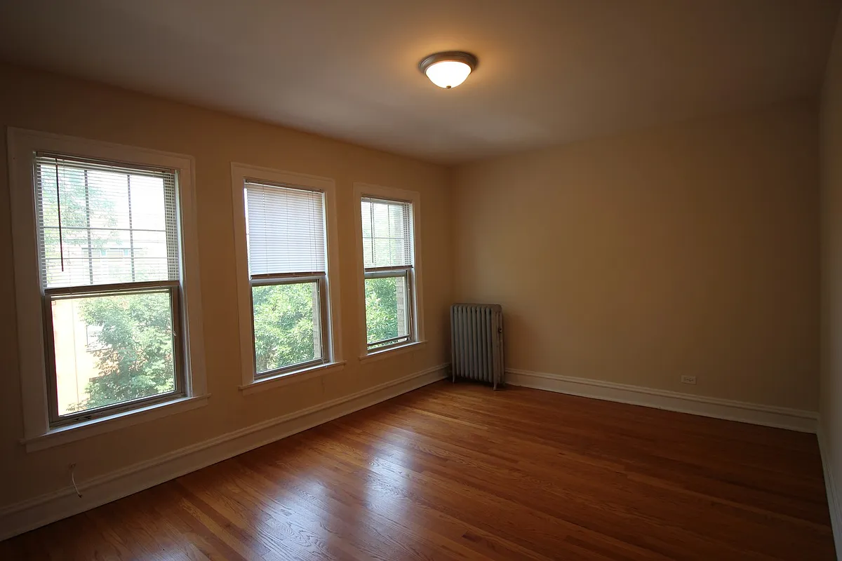 Building Photo - 2339 W Rosemont Ave #1