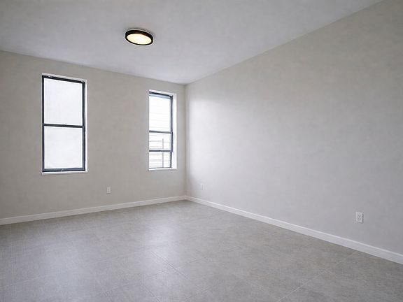 4th image of 553 Hinsdale St APT D10