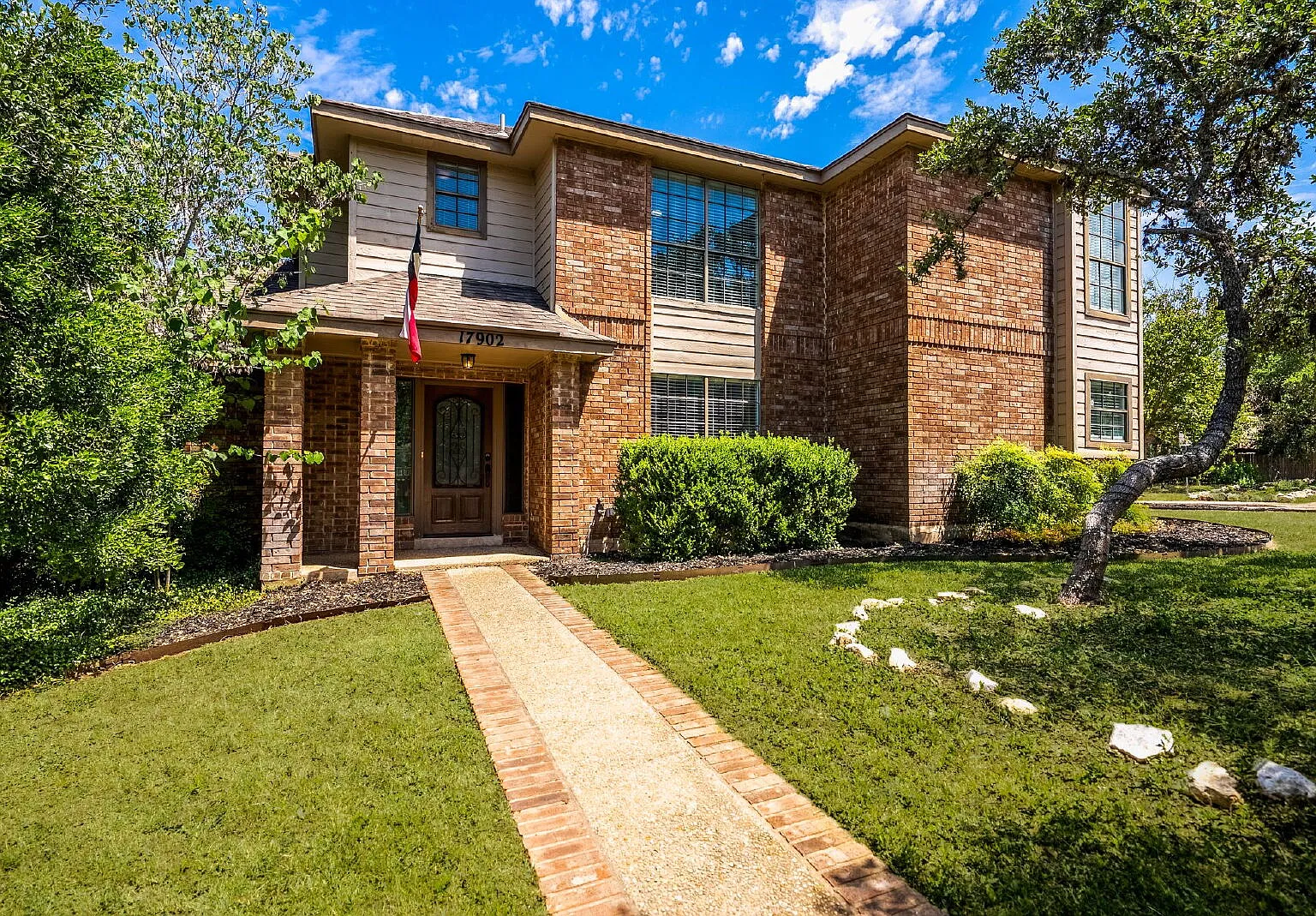 4 bed, 3.5 bath, 2483 sqft, $2,650 — Photo 1