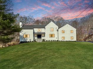 811 Rock Rimmon Rd, Stamford, CT 06903